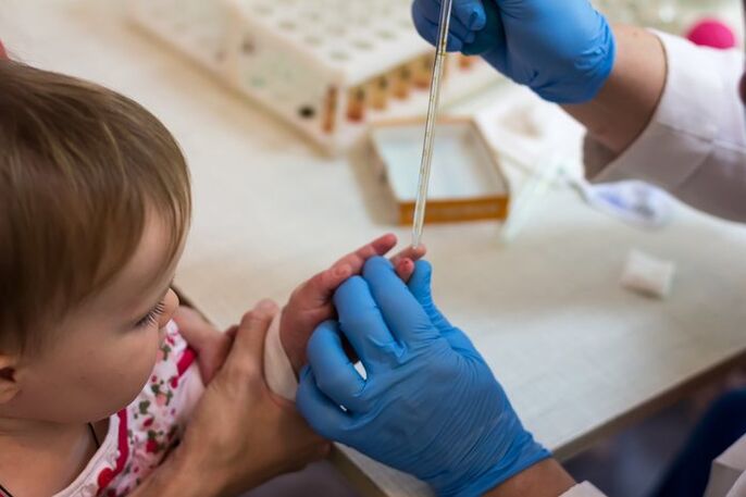 Diagnostic des helminthiases chez un enfant par une prise de sang
